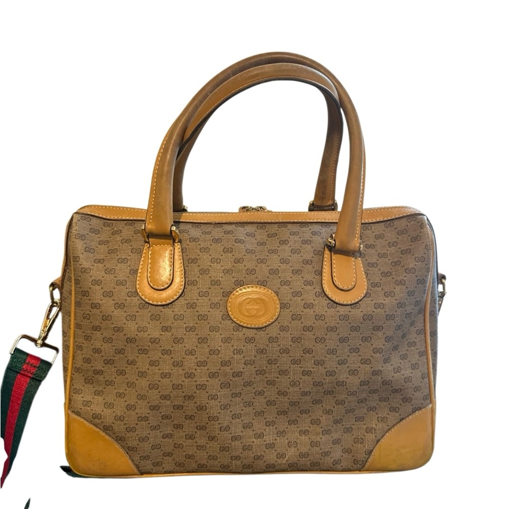 Gucci Beige Interior with Gold Accent - Picture 7 of 15